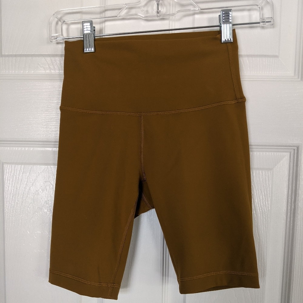 Lululemon High Rise Short 8"
